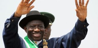 Goodluck Jonathan vise un nouveau mandat au Nigeria pour 2015