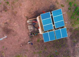 Moulins à moudre le mil solaire en Afrique au Sénégal